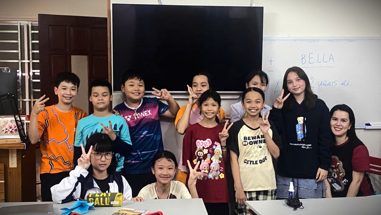 Học sinh và giáo viên nước ngoài tại Aurora English Center Đà Nẵng